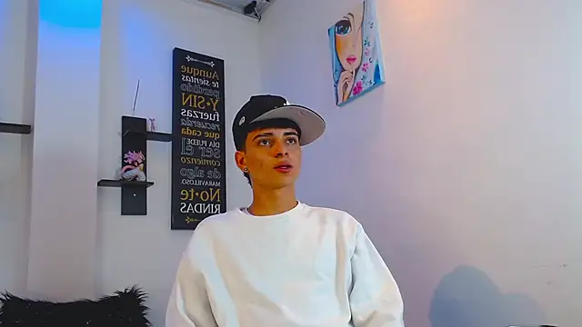 milo hot  online show from April 2026 10:33:02 PM