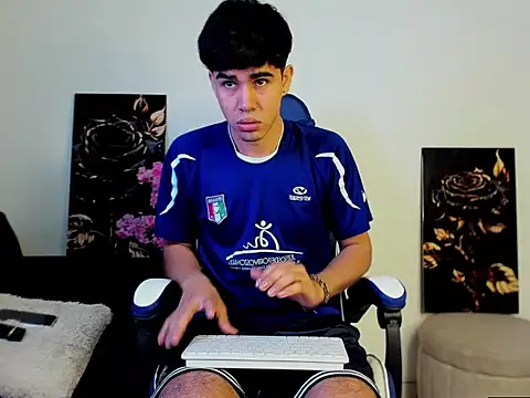 Snapshot of Andy_wood chatting on April 2026 04:40:01 PM Andy wood online show from April 2026 04:40:01 PM