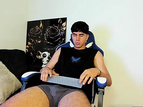 Snapshot of Andy_wood chatting on April 2026 12:23:01 PM Andy wood online show from April 2026 12:23:01 PM