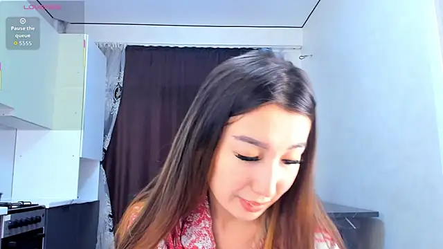 Snapshot of MoonPetite chatting on April 2026 03:48:01 AM MoonPetite online show from April 2026 03:48:01 AM