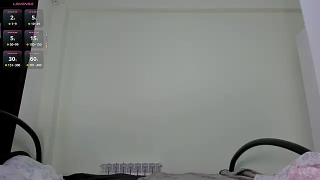 Snapshot of MoonPetite chatting on April 2026 04:39:02 AM MoonPetite online show from April 2026 04:39:02 AM