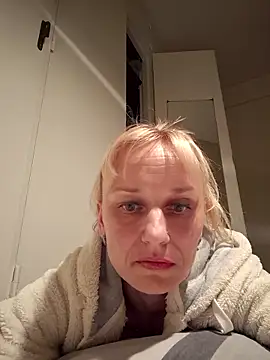 Snapshot of RinaSunX chatting on April 2026 12:52:01 AM RinaSunX online show from April 2026 12:52:01 AM