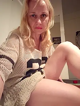 Snapshot of RinaSunX chatting on April 2026 02:43:01 AM RinaSunX online show from April 2026 02:43:01 AM