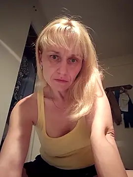 Snapshot of RinaSunX chatting on April 2026 01:11:02 AM RinaSunX online show from April 2026 01:11:02 AM