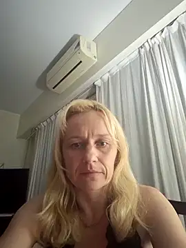 Snapshot of RinaSunX chatting on April 2026 02:15:02 AM RinaSunX online show from April 2026 02:15:02 AM