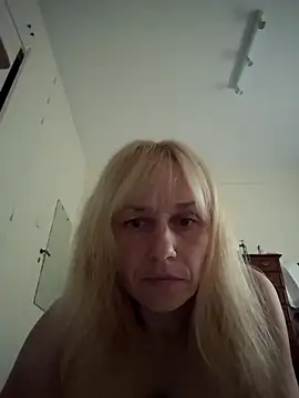 Snapshot of RinaSunX chatting on April 2026 04:01:01 PM RinaSunX online show from April 2026 04:01:01 PM