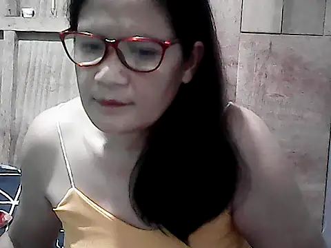 Snapshot of PinayZaira chatting on May 2026 07:07:02 PM PinayZaira online show from May 2026 07:07:02 PM