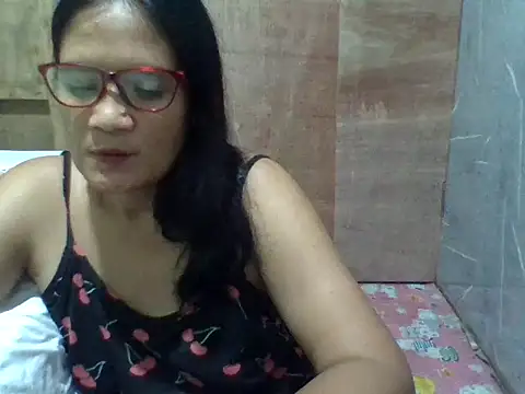 Snapshot of PinayZaira chatting on May 2026 12:10:01 PM PinayZaira online show from May 2026 12:10:01 PM