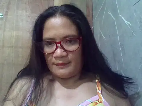 Snapshot of PinayZaira chatting on May 2026 11:33:02 PM PinayZaira online show from May 2026 11:33:02 PM