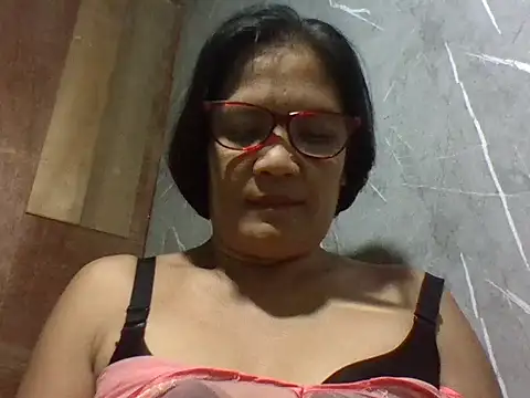 Snapshot of PinayZaira chatting on May 2026 05:29:02 PM PinayZaira online show from May 2026 05:29:02 PM