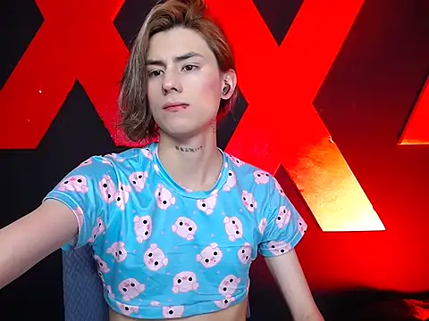 Snapshot of AlanFox1 chatting on April 2026 01:33:02 PM AlanFox1 online show from April 2026 01:33:02 PM