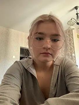 KimCarr online show from April 2026 11:52:01 AM