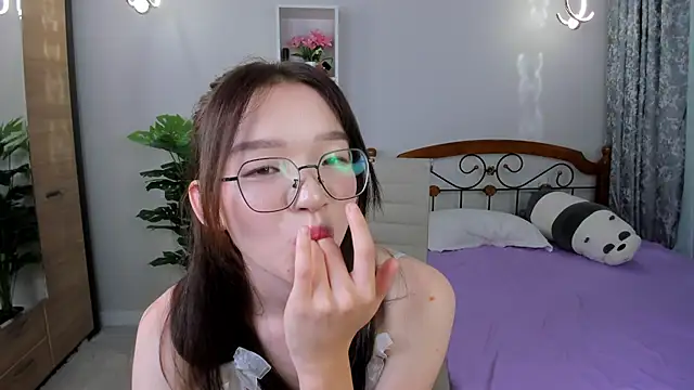 Snapshot of syuri_sun chatting on June 2026 04:41:01 PM syuri sun online show from June 2026 04:41:01 PM