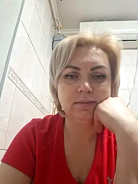 Snapshot of SylvieGold453 chatting on April 2026 05:32:01 PM SylvieGold453 online show from April 2026 05:32:01 PM