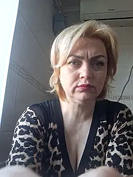 Snapshot of SylvieGold453 chatting on April 2026 12:33:01 PM SylvieGold453 online show from April 2026 12:33:01 PM