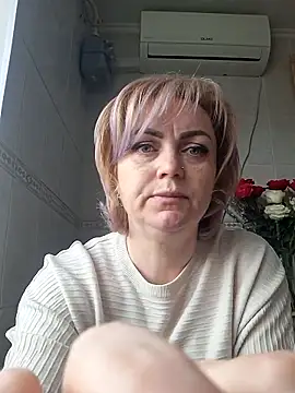 Snapshot of SylvieGold453 chatting on April 2026 01:45:02 PM SylvieGold453 online show from April 2026 01:45:02 PM