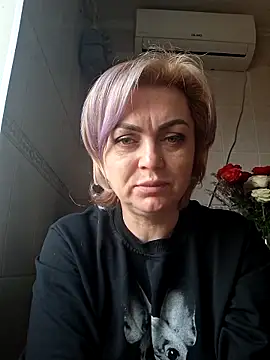 Snapshot of SylvieGold453 chatting on April 2026 04:21:01 PM SylvieGold453 online show from April 2026 04:21:01 PM