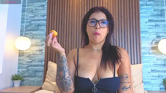 Snapshot of Mia_milf_x chatting on June 2026 11:22:02 AM Mia milf x online show from June 2026 11:22:02 AM