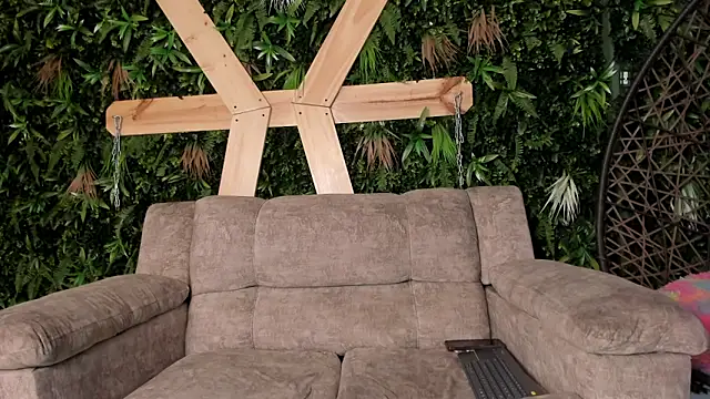 Milan Moon online show from April 2026 08:26:01 PM