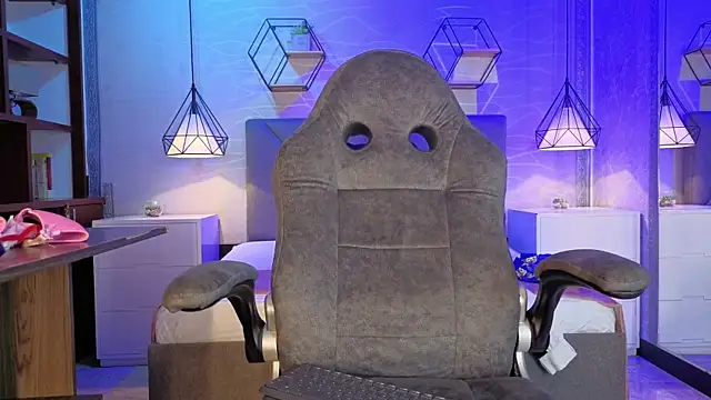 lhiamfitt10 online show from April 2026 03:02:02 PM