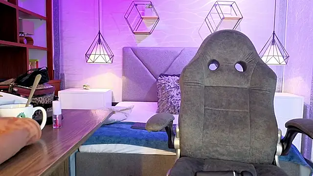 lhiamfitt10 online show from April 2026 07:58:02 PM