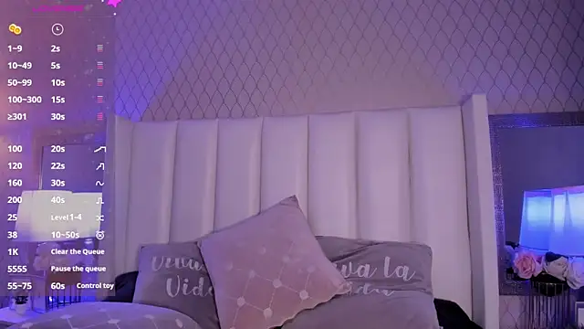 ValkaRouse online show from April 2026 07:52:02 PM