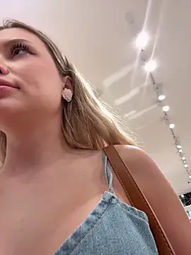 Girl-Mia online show from April 2026 06:19:01 AM