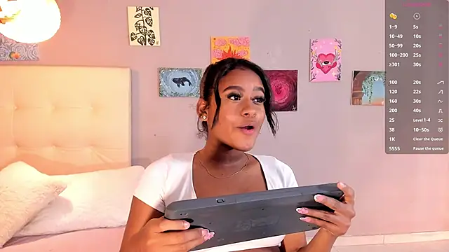 Melaniaa Roussee online show from April 2026 02:56:01 AM