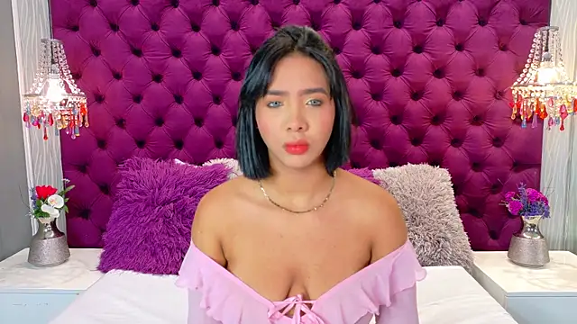 HilaryQueen  online show from April 2026 01:06:02 PM