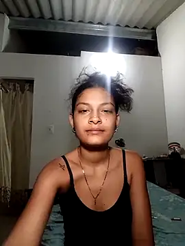 Lyra Siren online show from April 2026 02:00:01 AM