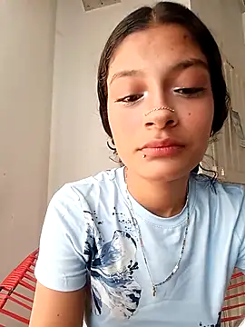 Lyra Siren online show from April 2026 04:35:01 PM