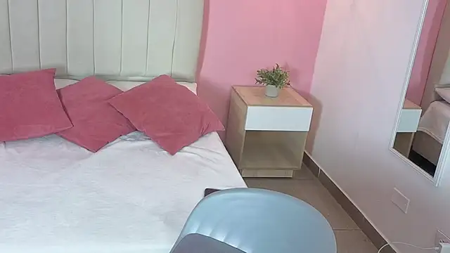 Snapshot of jhan_vassilis chatting on April 2026 05:12:02 AM jhan vassilis online show from April 2026 05:12:02 AM