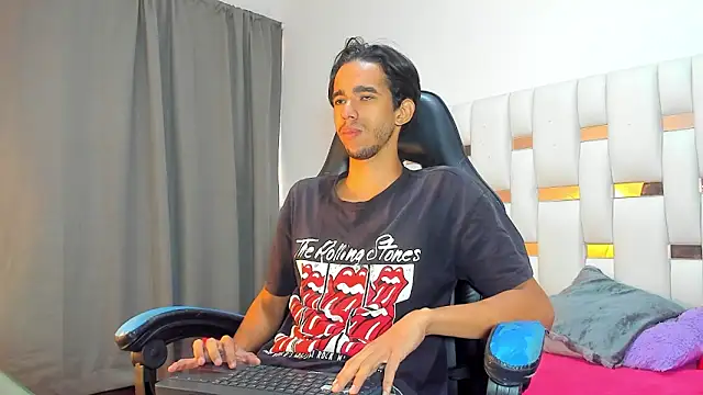 Alessandro Abruzzo online show from April 2026 01:05:02 PM