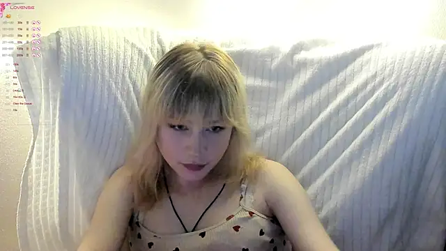 Snapshot of MiaKimiko chatting on June 2026 01:25:01 AM MiaKimiko online show from June 2026 01:25:01 AM