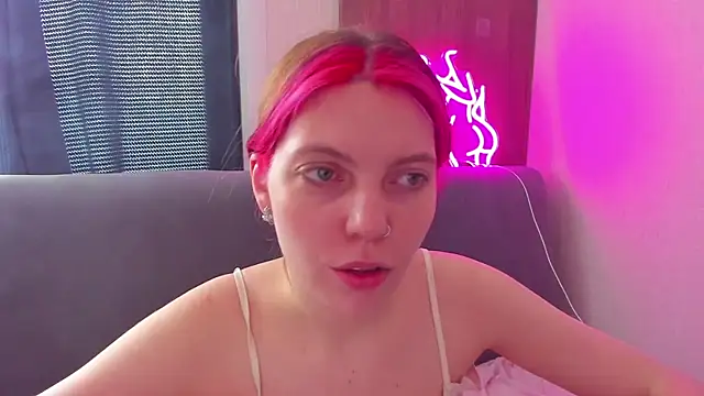 Marie Reyess online show from April 2026 06:47:02 AM