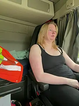 TruckerBabeLeenchen online show from April 2026 09:37:01 AM