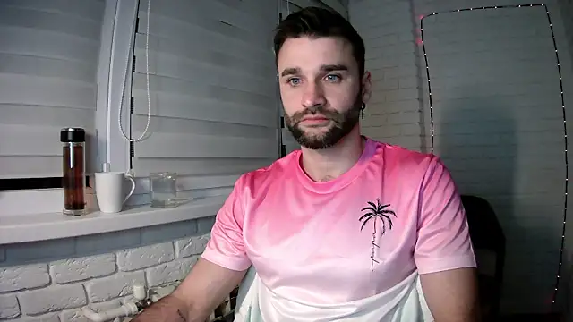 Snapshot of DaddySlava chatting on April 2026 08:00:02 PM DaddySlava online show from April 2026 08:00:02 PM