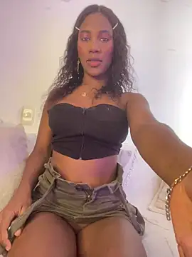 Snapshot of LucianaM_13 chatting on April 2026 03:29:01 PM LucianaM 13 online show from April 2026 03:29:01 PM