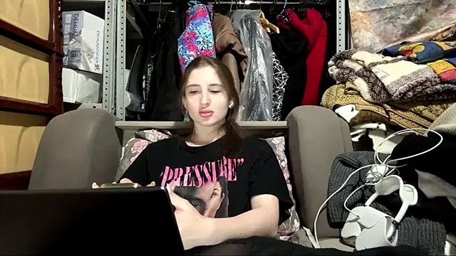 VelvetNoirra online show from April 2026 02:53:02 PM