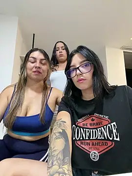 Snapshot of luna_swee chatting on April 2026 12:46:02 AM luna swee online show from April 2026 12:46:02 AM