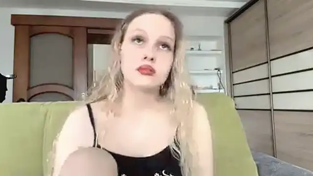 ElvieTribou online show from April 2026 09:32:01 AM