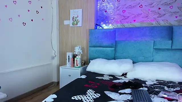 Snapshot of Delphine_doll chatting on April 2026 11:58:01 AM Delphine doll online show from April 2026 11:58:01 AM