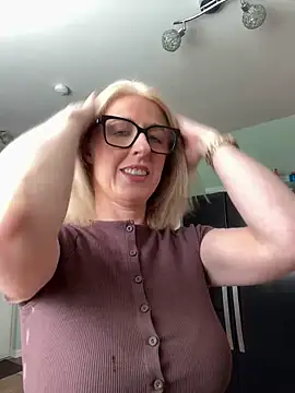 Laylaskyexx online show from April 2026 09:48:02 AM