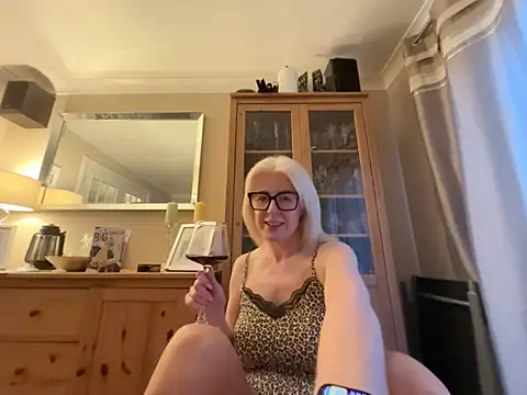 Laylaskyexx online show from June 2026 09:03:02 PM