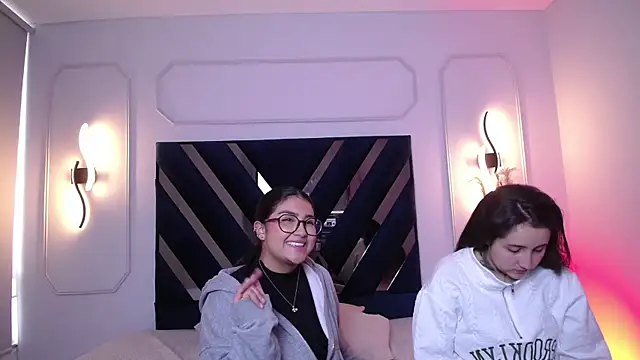 Elisa n Emma online show from April 2026 01:16:02 PM