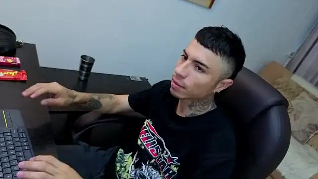 Charlie Foxie online show from April 2026 08:06:02 PM