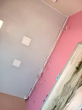 Snapshot of Wolfamara chatting on April 2026 01:11:01 PM Wolfamara online show from April 2026 01:11:01 PM