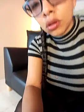 Snapshot of Wolfamara chatting on April 2026 01:11:01 PM Wolfamara online show from April 2026 01:11:01 PM