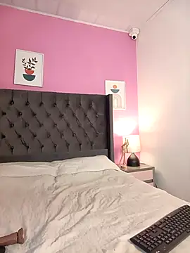 Snapshot of Wolfamara chatting on April 2026 01:26:01 PM Wolfamara online show from April 2026 01:26:01 PM