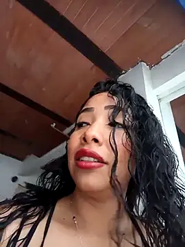 Snapshot of Wolfamara chatting on May 2026 01:05:01 PM Wolfamara online show from May 2026 01:05:01 PM